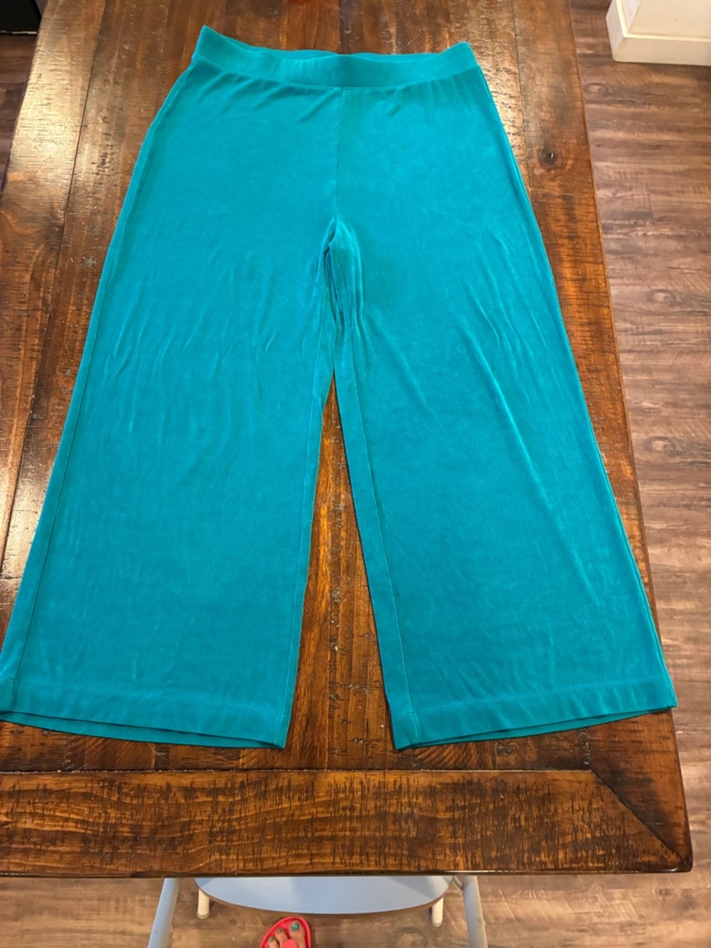 Stylish agua pull on cropped wide leg pant Chicos size medium